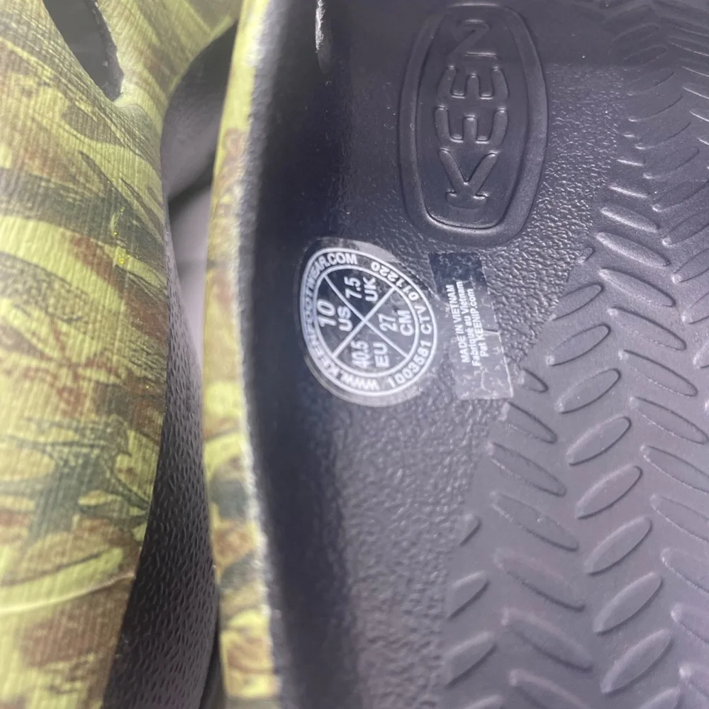Keen Men's Yogui Arts Slides Slip On Sandals Closed Toe Camo / Green, Black SZ 8